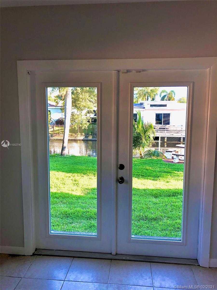 Small Image of 2560 NORTH EAST 200TH ST, Miami Number 3