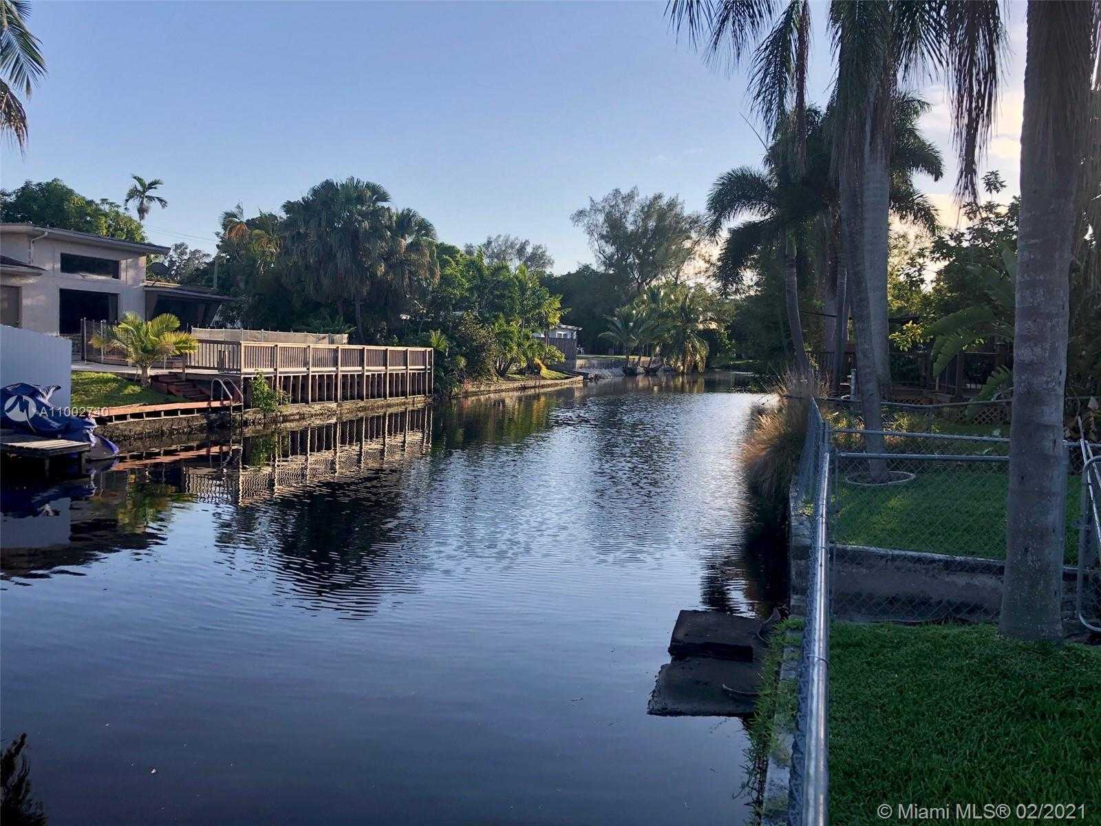 Small Image of 2560 NORTH EAST 200TH ST, Miami Number 4