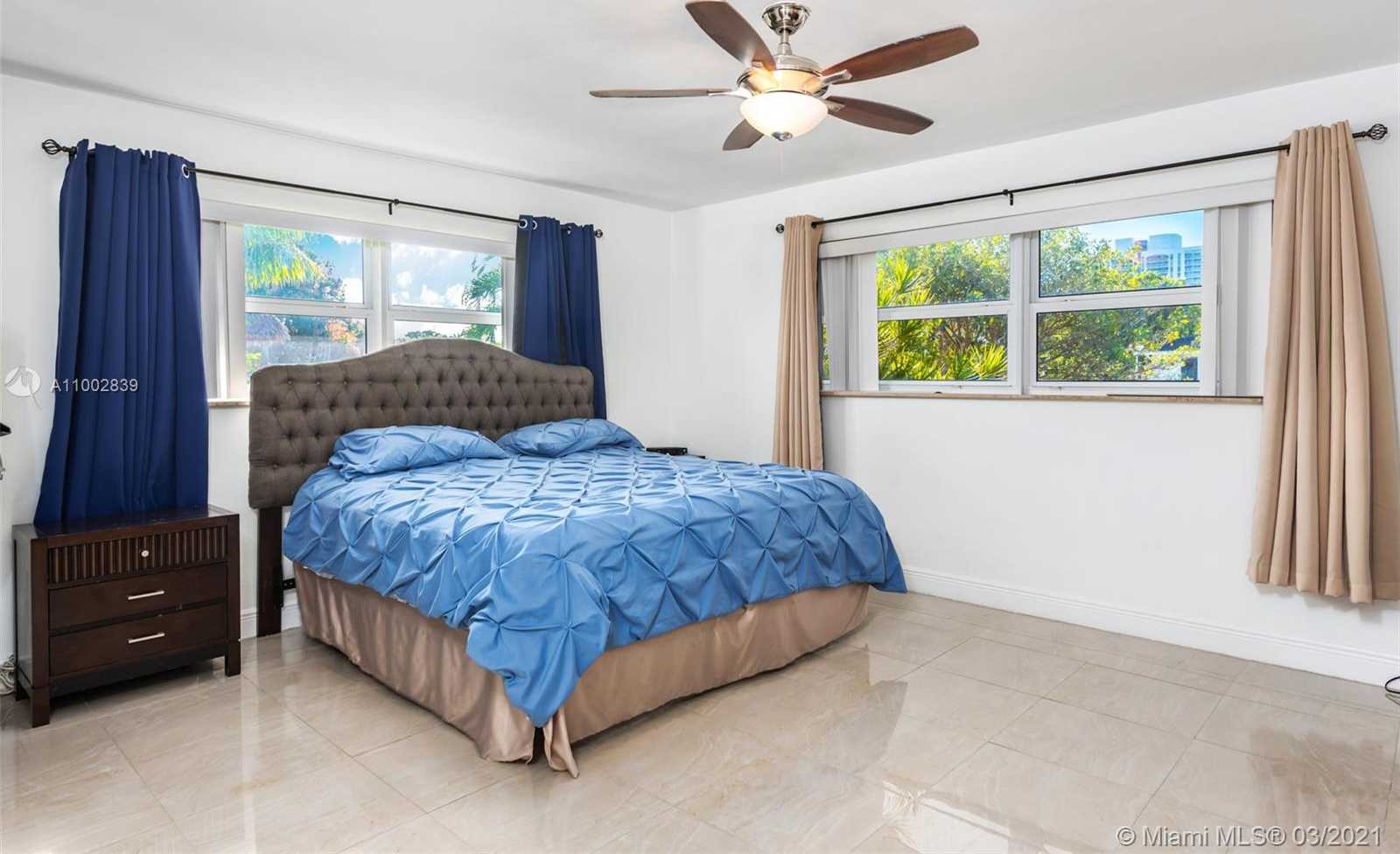 Small Image of 461 ALAMANDA DR, Hallandale Beach Number 10