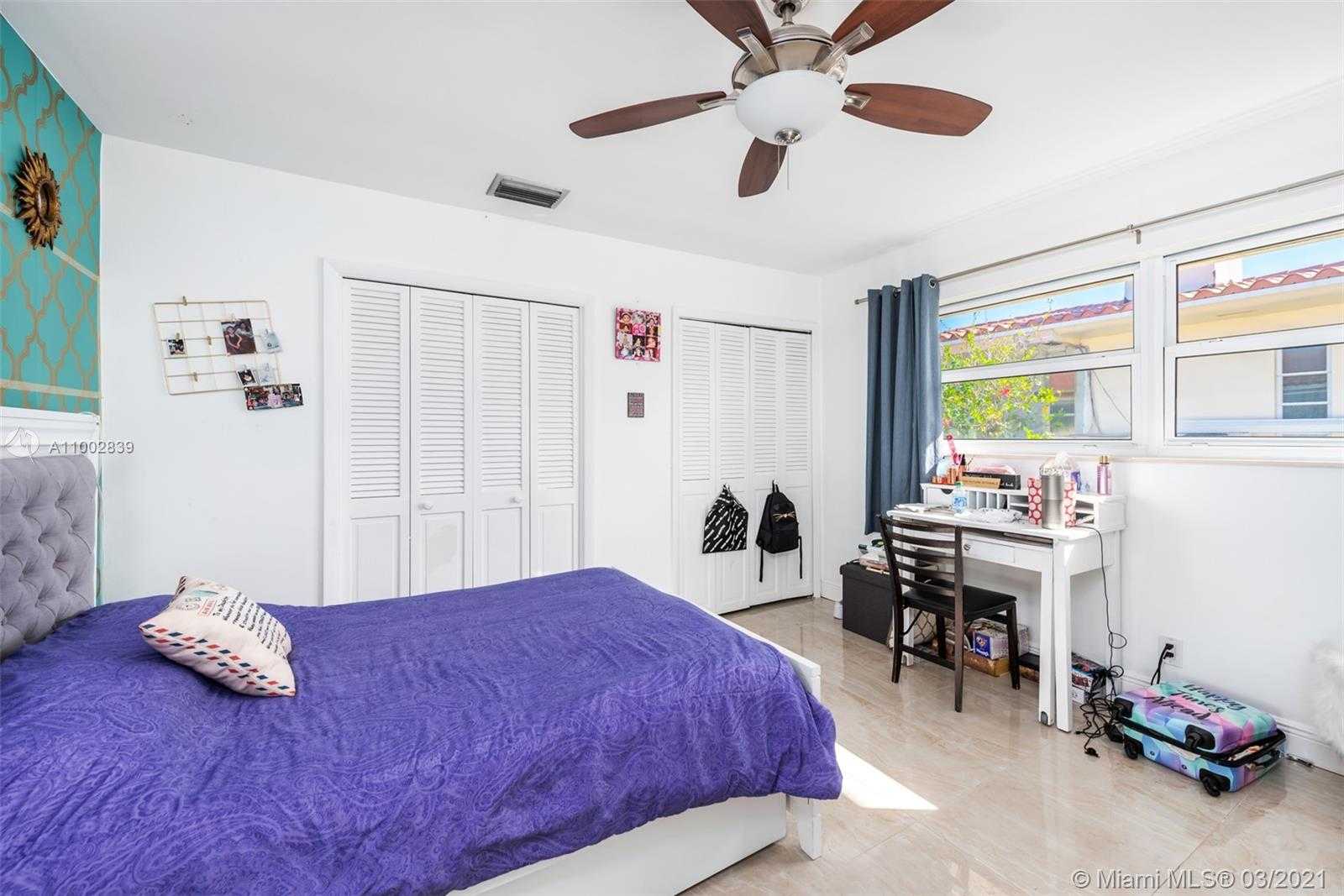 Small Image of 461 ALAMANDA DR, Hallandale Beach Number 14