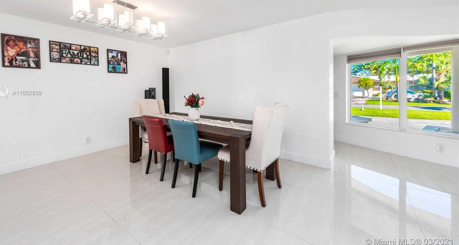 Small Image of 461 ALAMANDA DR, Hallandale Beach Number 16