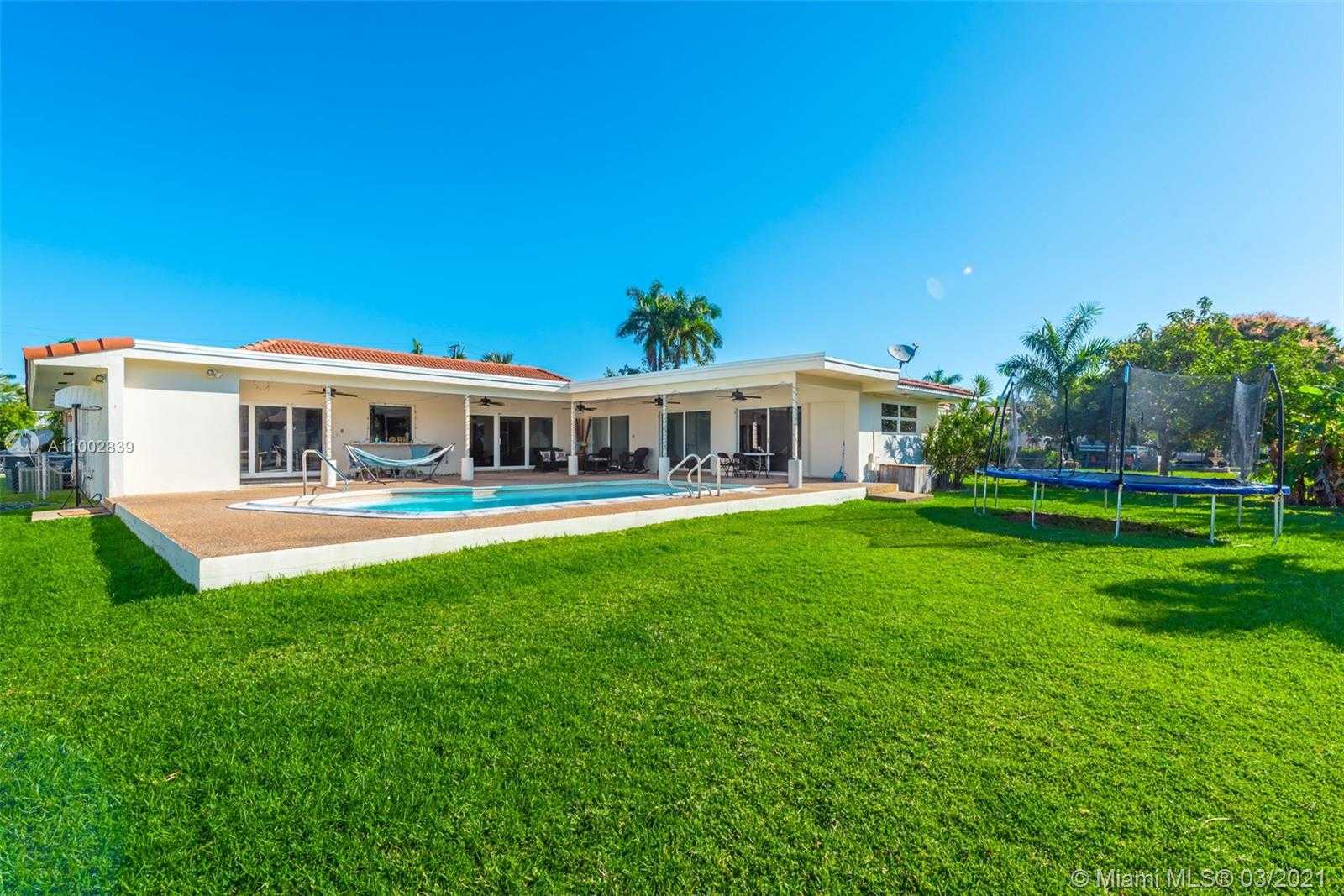 Small Image of 461 ALAMANDA DR, Hallandale Beach Number 19