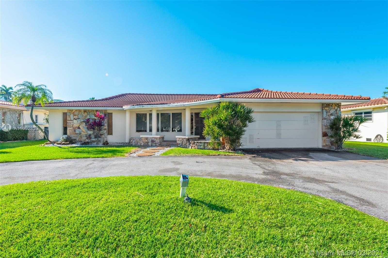 Small Image of 461 ALAMANDA DR, Hallandale Beach Number 2