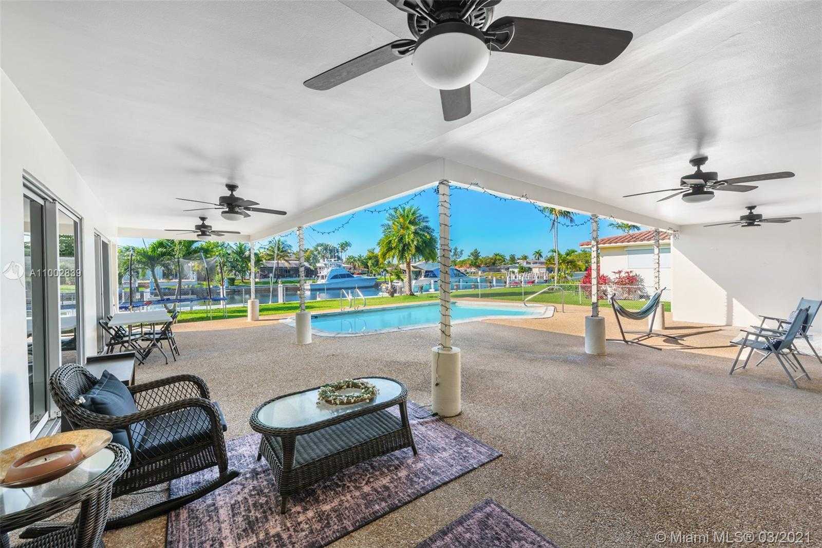 Small Image of 461 ALAMANDA DR, Hallandale Beach Number 4
