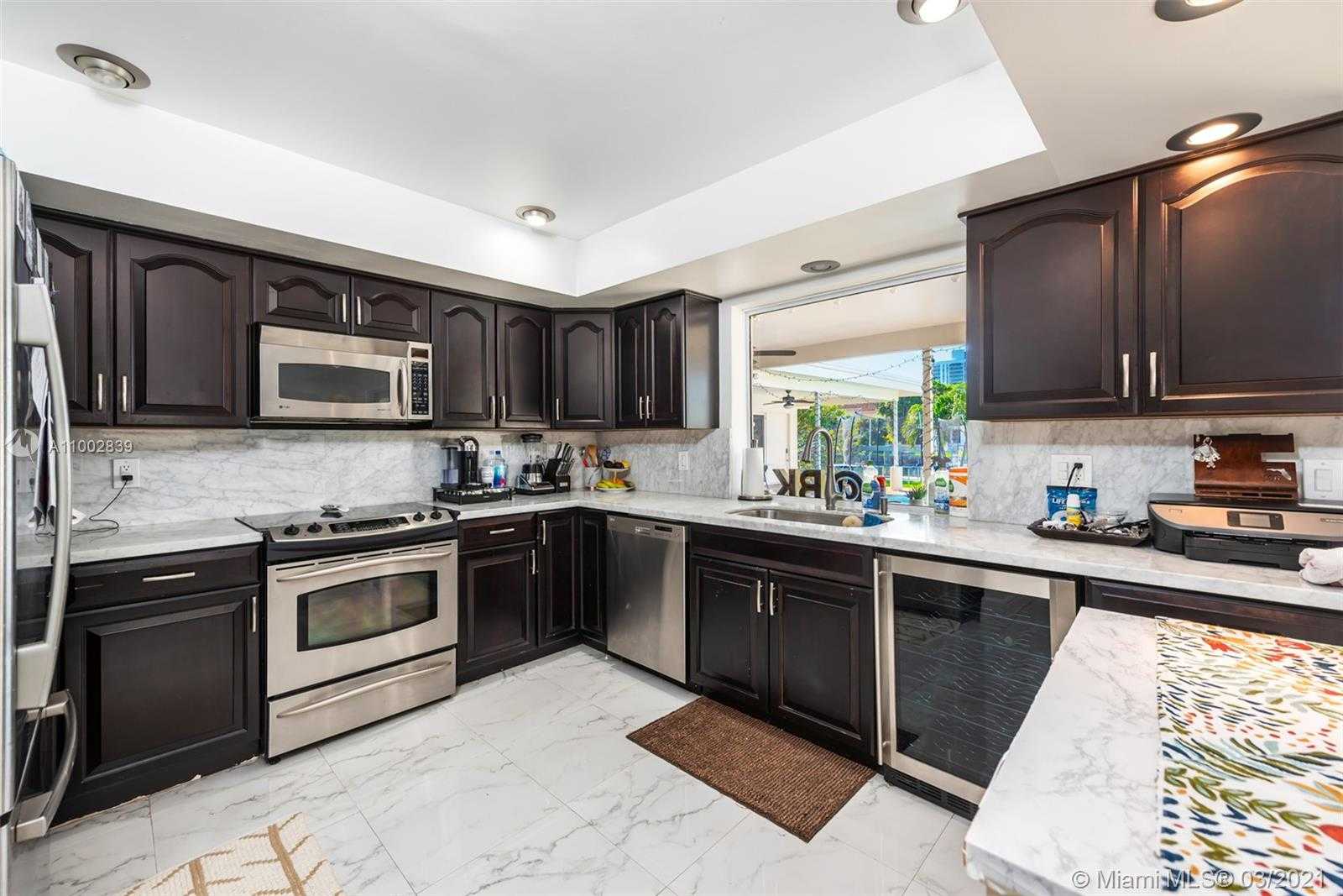 Small Image of 461 ALAMANDA DR, Hallandale Beach Number 6