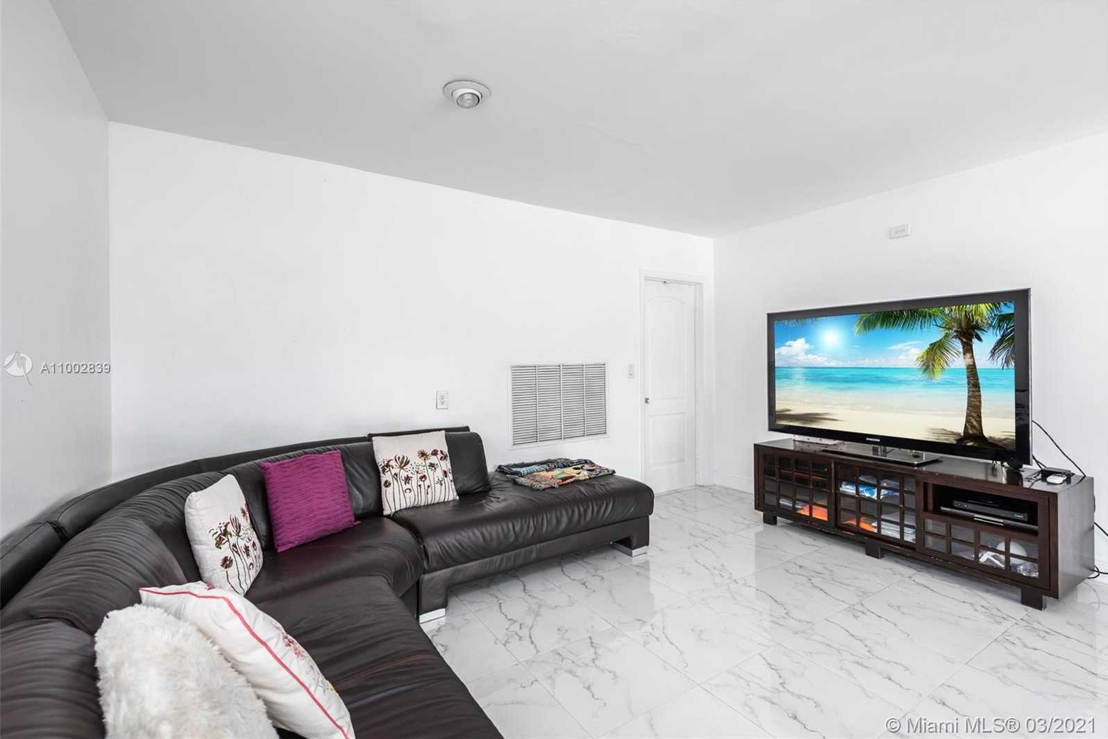 Small Image of 461 ALAMANDA DR, Hallandale Beach Number 8