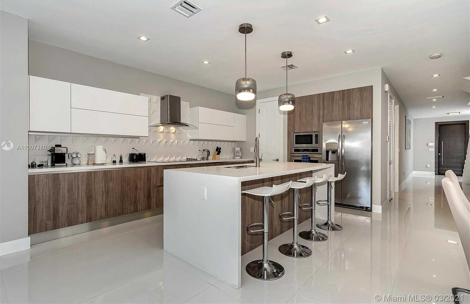 Small Image of 3651 SOUTH WEST 26 ST, Miami Number 11