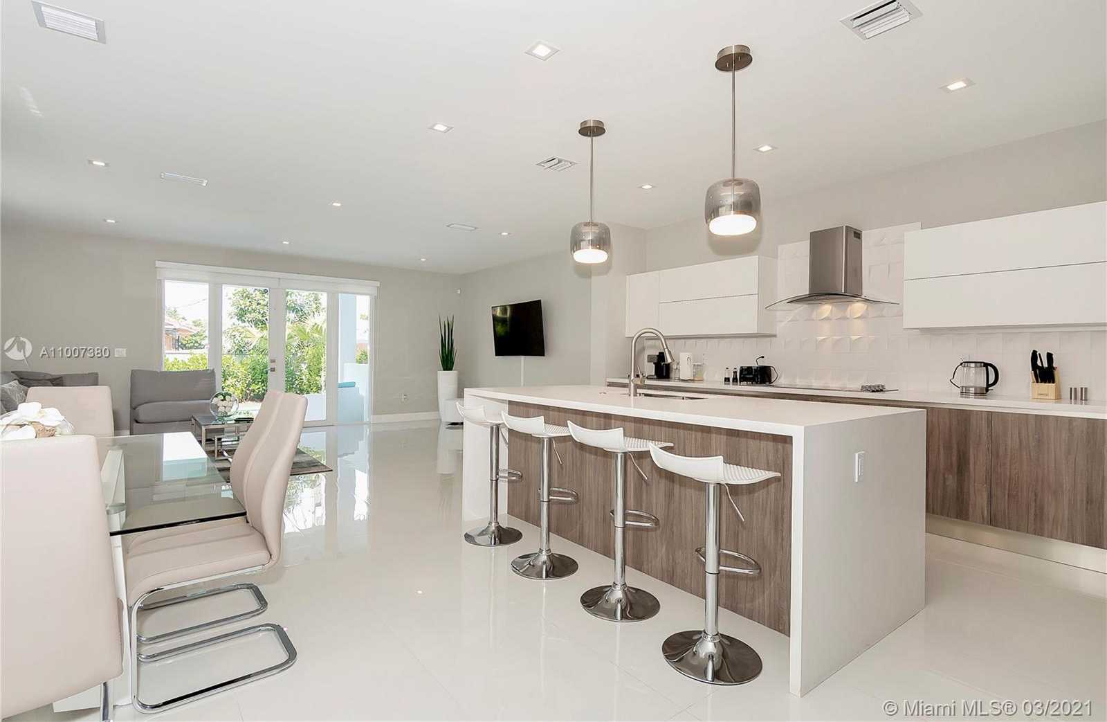 Small Image of 3651 SOUTH WEST 26 ST, Miami Number 6