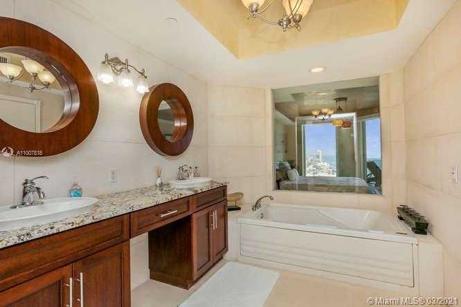 Small Image of 4779 COLLINS AVE #3908, Miami Beach Number 5