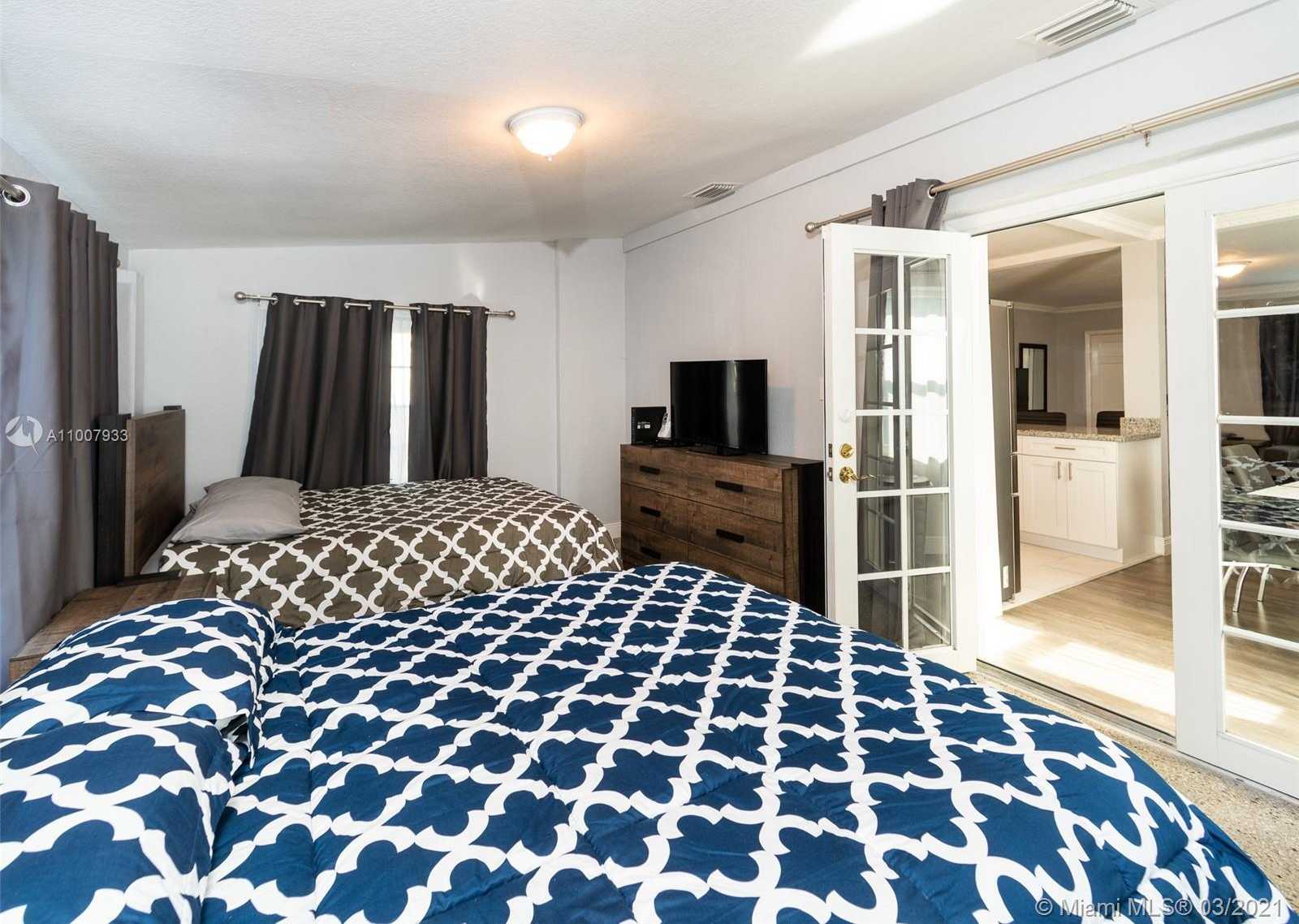 Small Image of 1431 FLETCHER ST, Hollywood Number 13