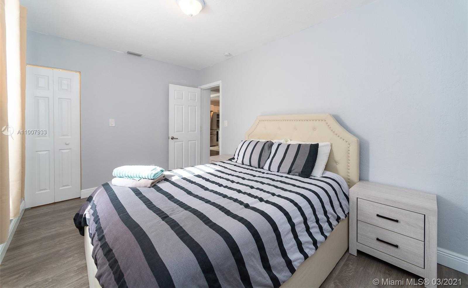 Small Image of 1431 FLETCHER ST, Hollywood Number 15
