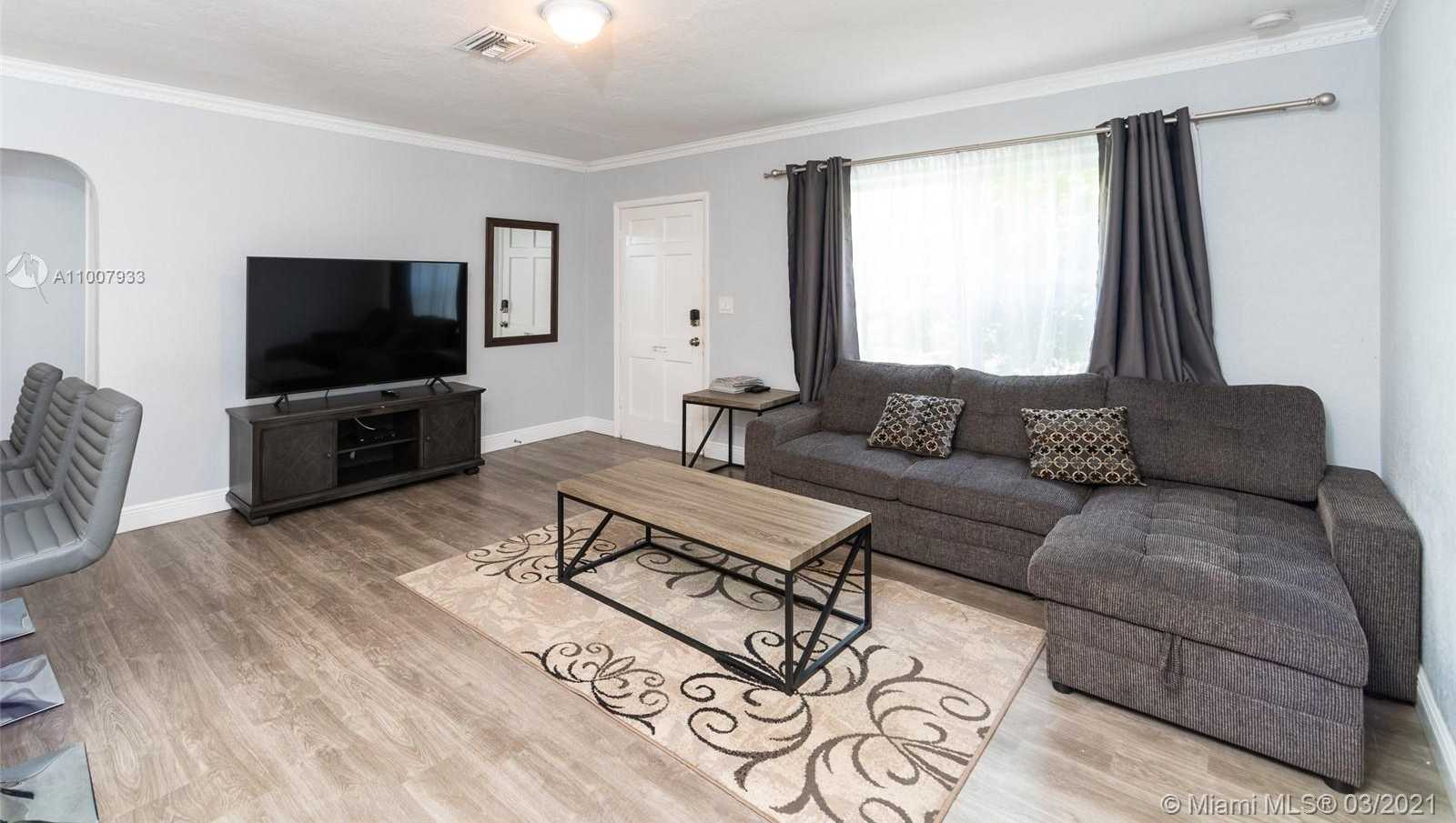 Small Image of 1431 FLETCHER ST, Hollywood Number 2