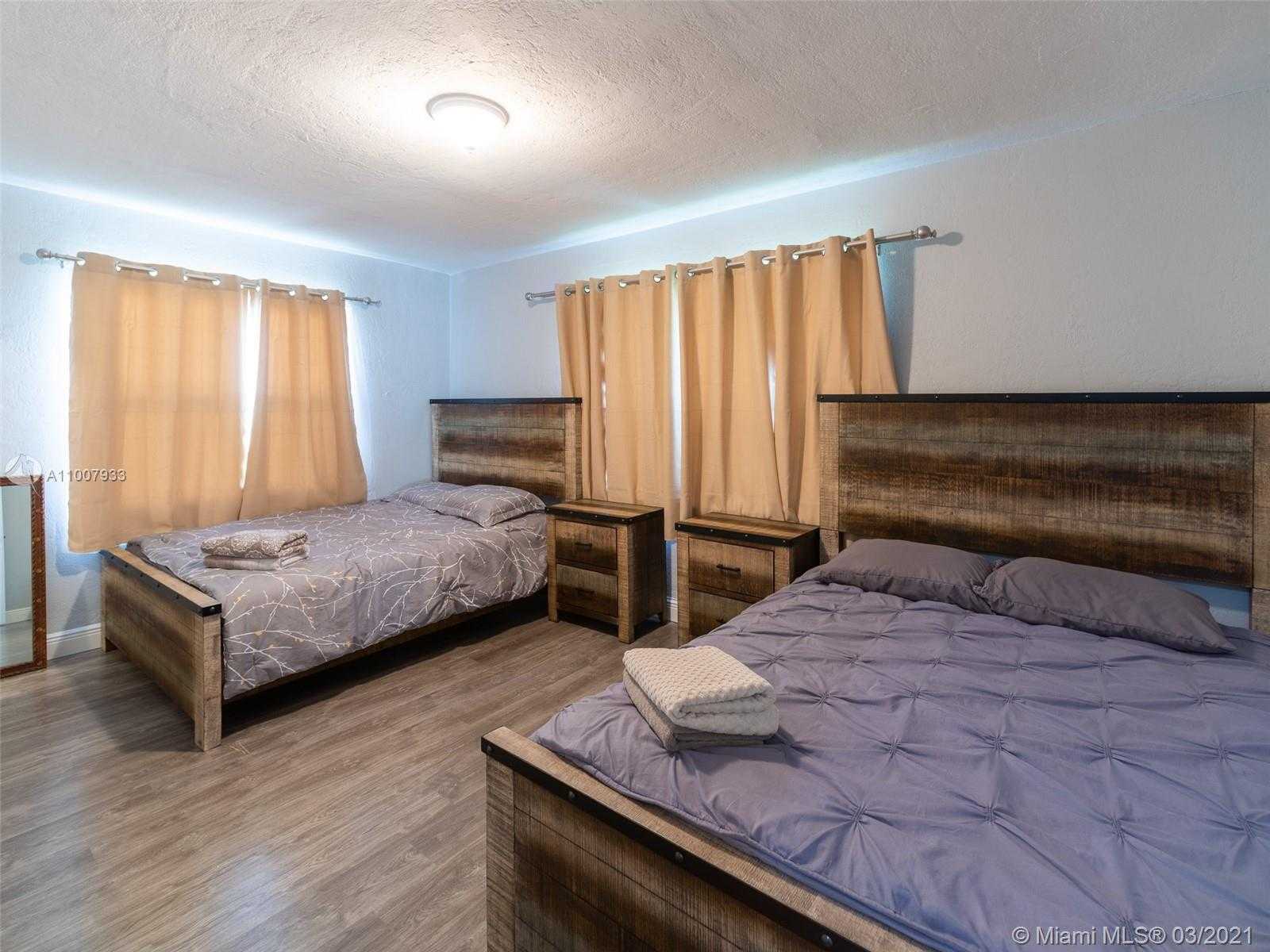 Small Image of 1431 FLETCHER ST, Hollywood Number 6
