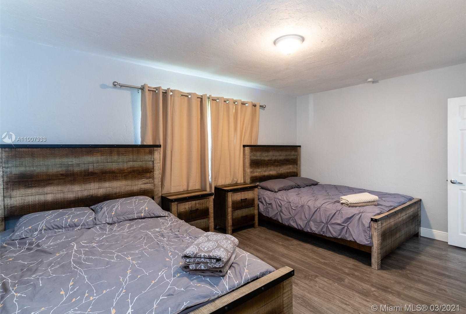 Small Image of 1431 FLETCHER ST, Hollywood Number 7