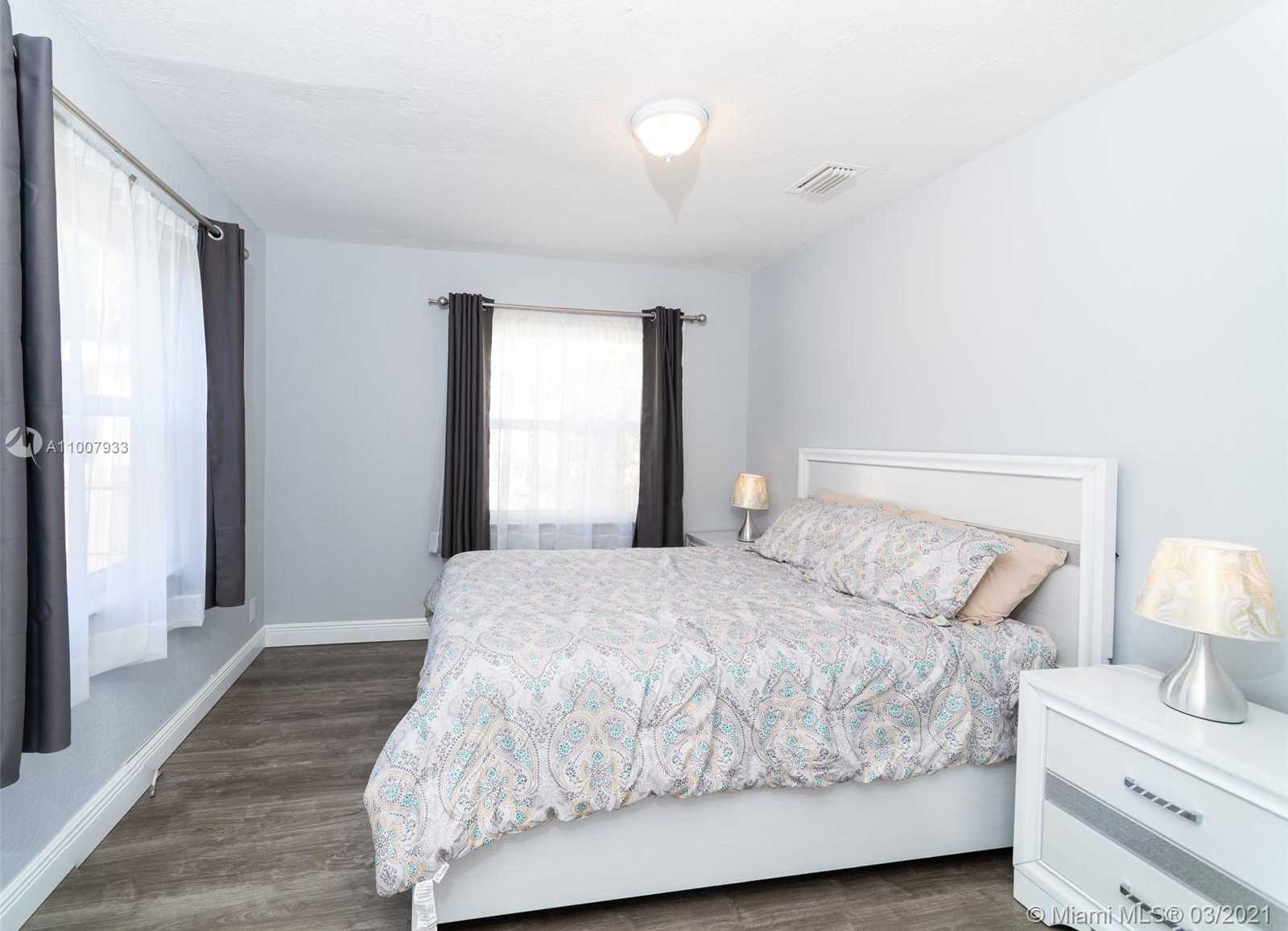 Small Image of 1431 FLETCHER ST, Hollywood Number 9