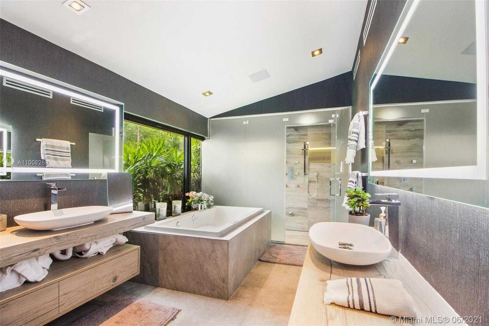 Small Image of 635 CURTISWOOD DR, Key Biscayne Number 16