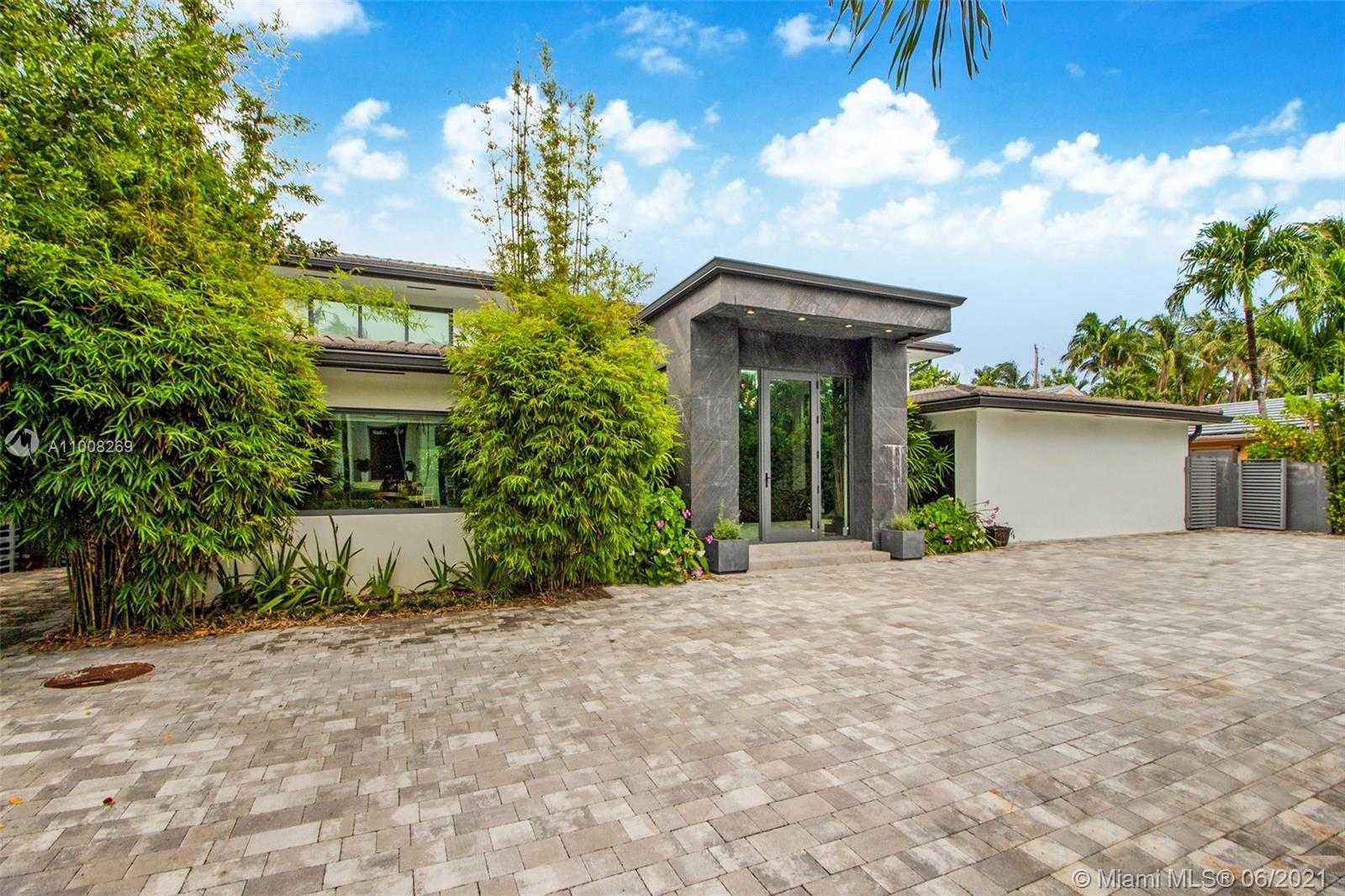 Small Image of 635 CURTISWOOD DR, Key Biscayne Number 2