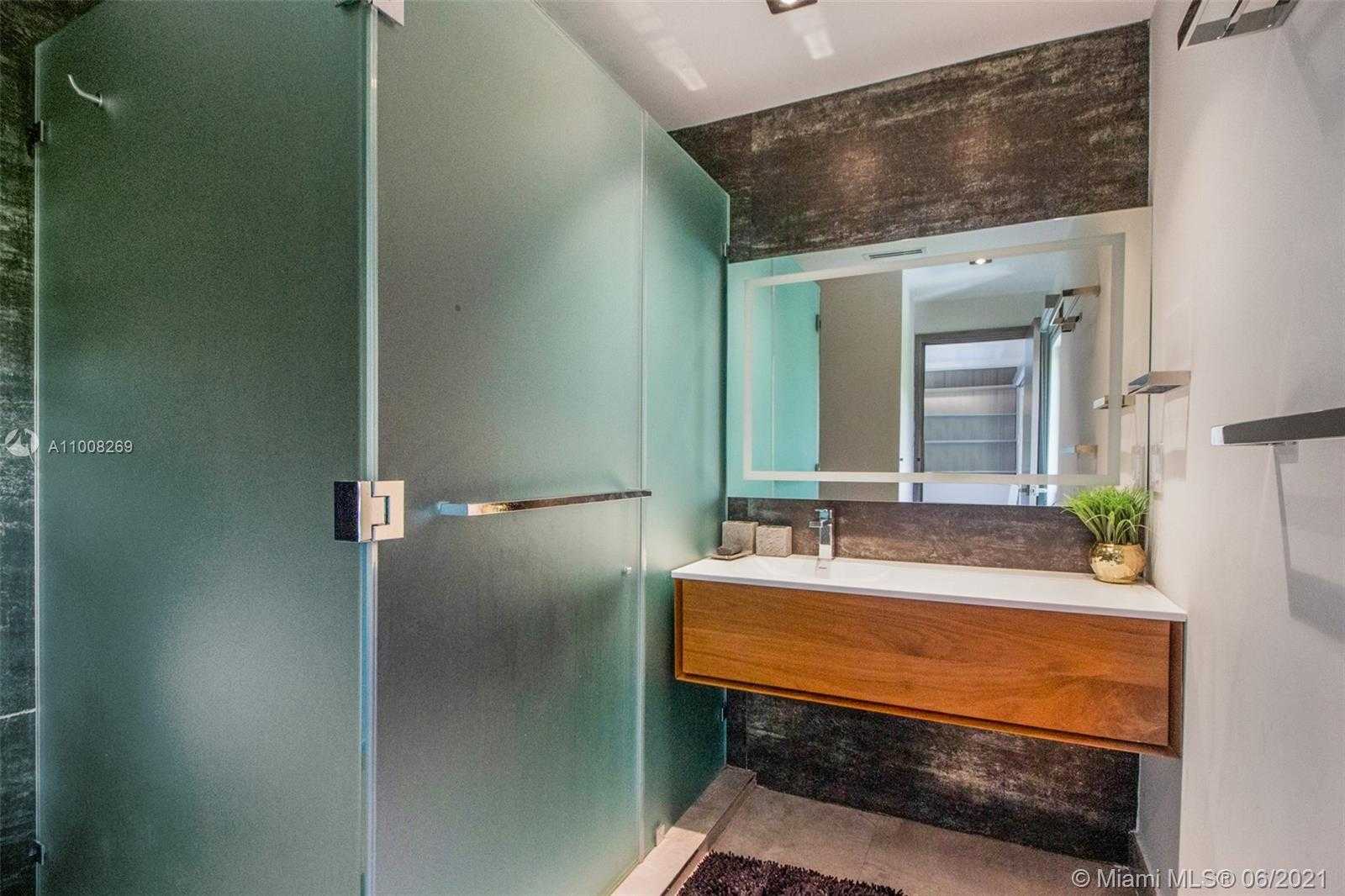 Small Image of 635 CURTISWOOD DR, Key Biscayne Number 22