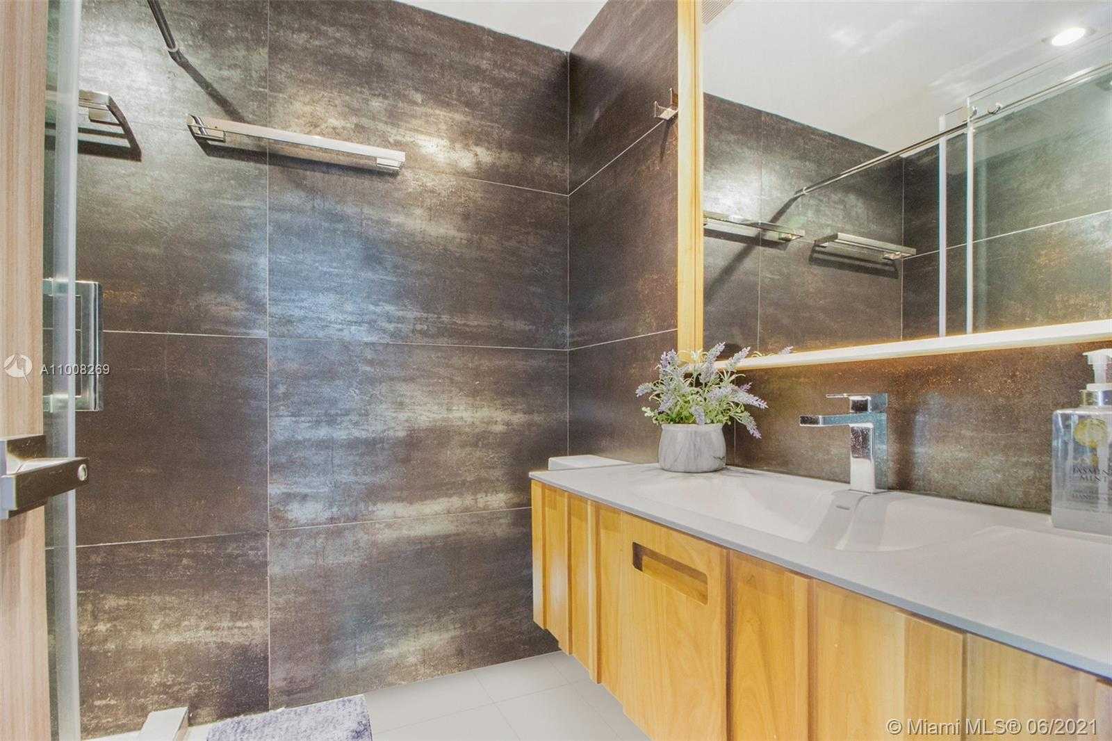 Small Image of 635 CURTISWOOD DR, Key Biscayne Number 25