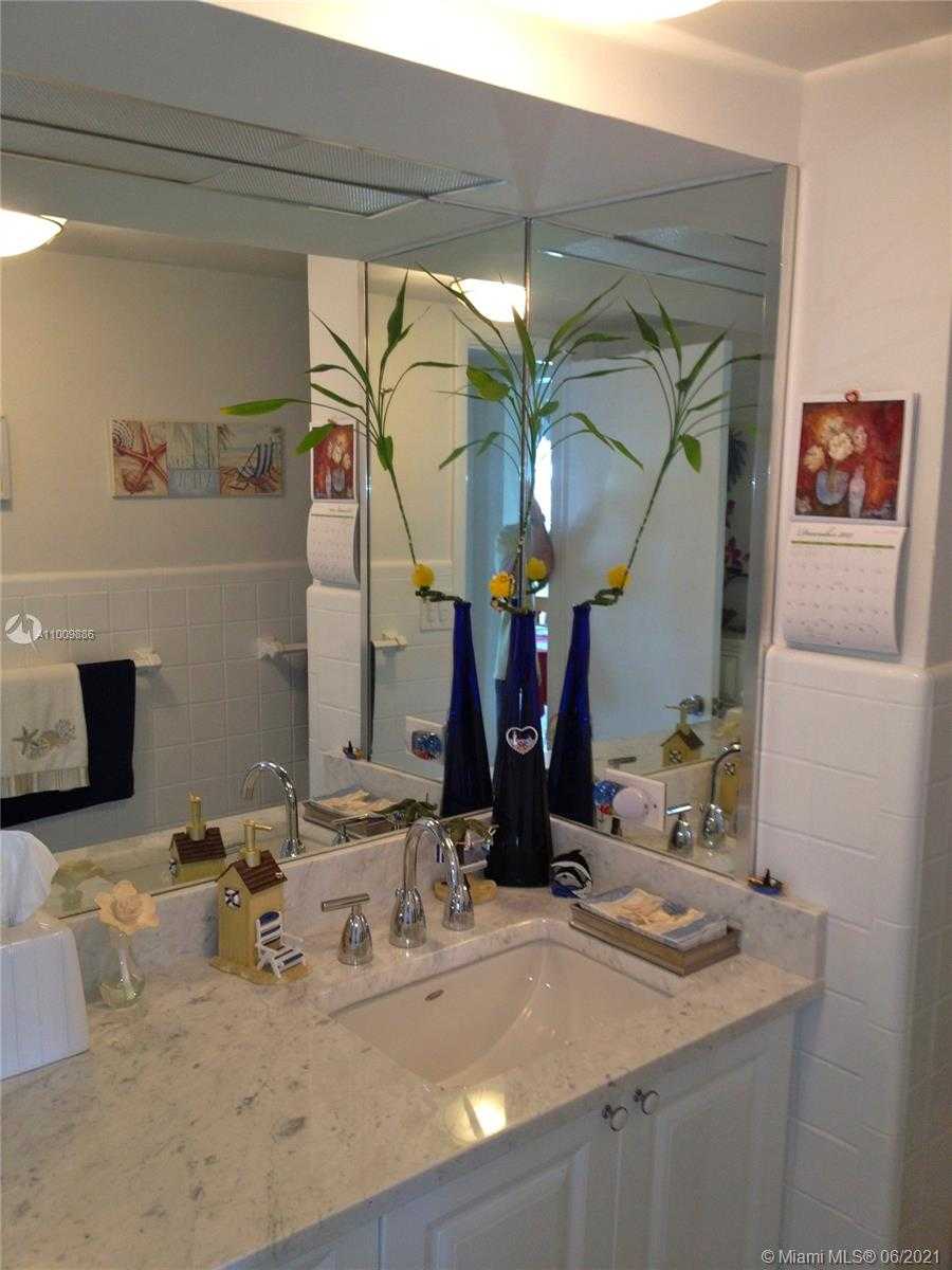 Small Image of 286 BAL BAY DR #2B, Bal Harbour Number 16