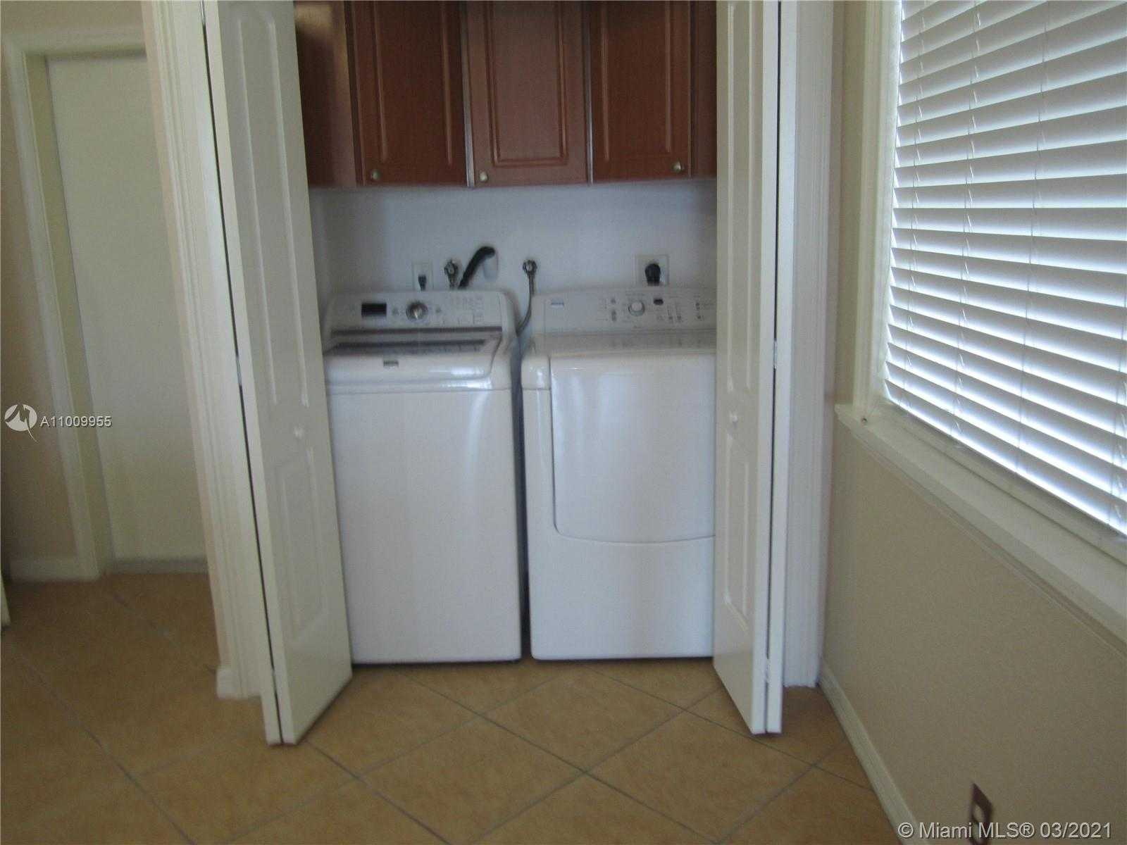 Small Image of 2531 CORDOBA BND #2531, Weston Number 4