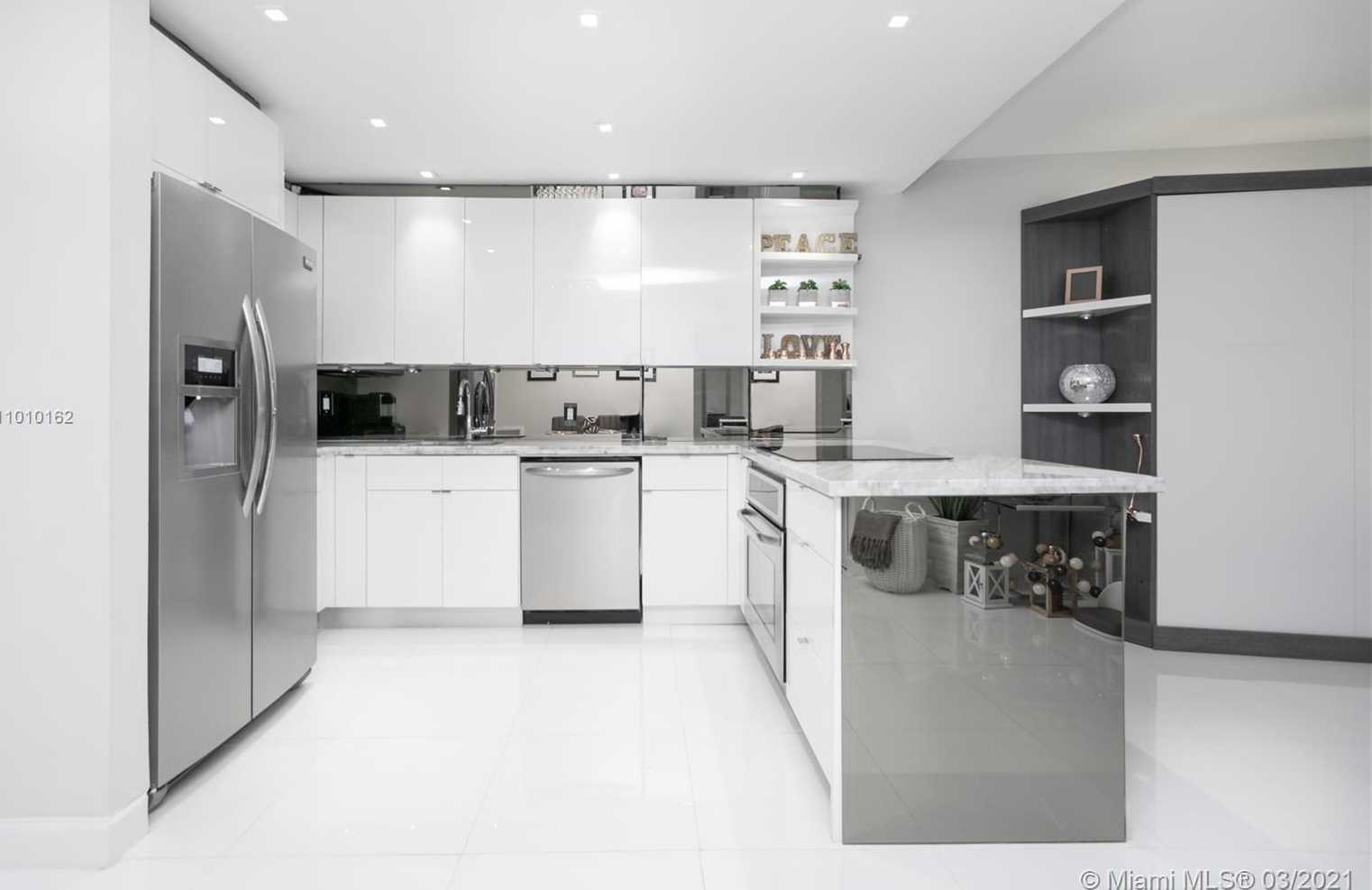 Small Image of 7441 WAYNE AVE #10-0, Miami Beach Number 3