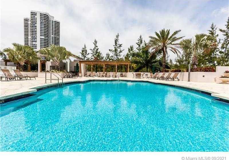 Small Image of 19400 Turnberry Way, Aventura, FL 33180, USA Number 10