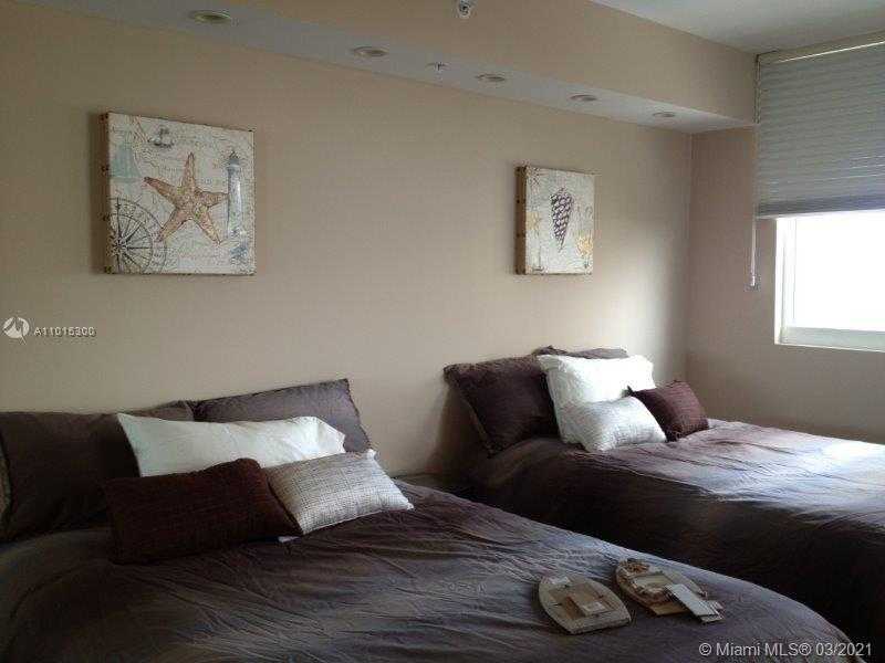Small Image of 19400 Turnberry Way, Aventura, FL 33180, USA Number 11