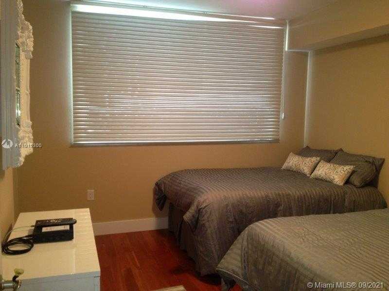 Small Image of 19400 Turnberry Way, Aventura, FL 33180, USA Number 13