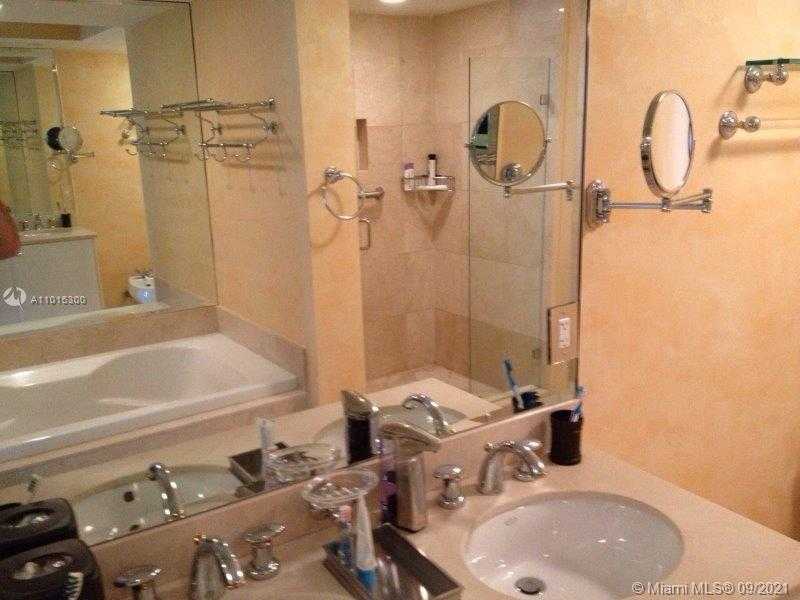 Small Image of 19400 Turnberry Way, Aventura, FL 33180, USA Number 14