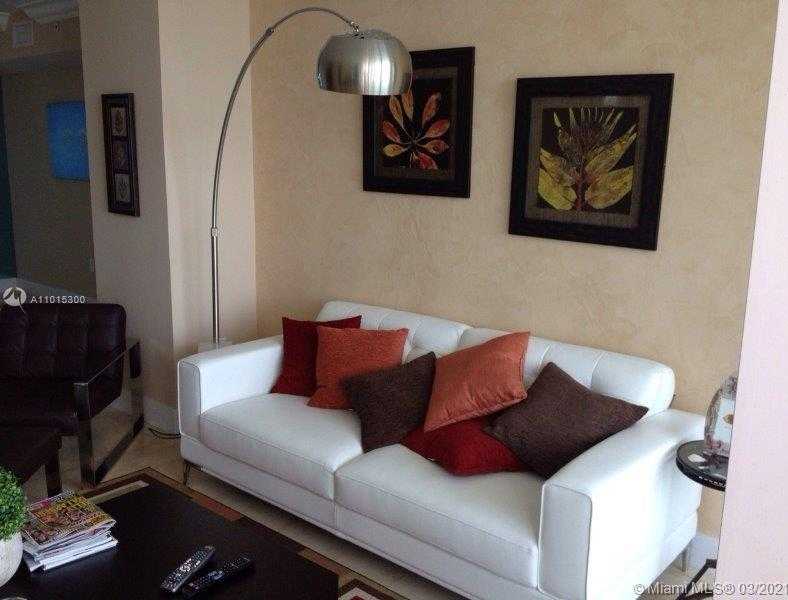 Small Image of 19400 Turnberry Way, Aventura, FL 33180, USA Number 5