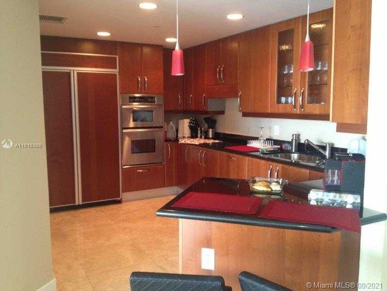 Small Image of 19400 Turnberry Way, Aventura, FL 33180, USA Number 8