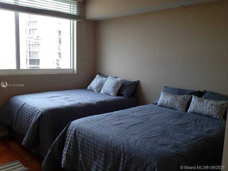 Small Image of 19400 Turnberry Way, Aventura, FL 33180, USA Number 9
