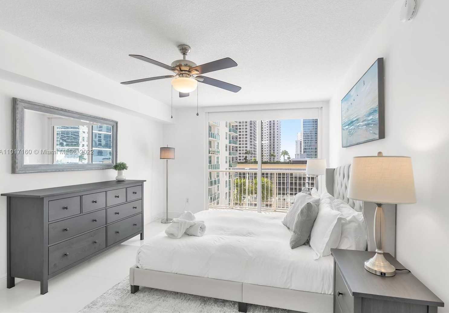 Small Image of 1200 BRICKELL BAY DR #1521, Miami Number 3