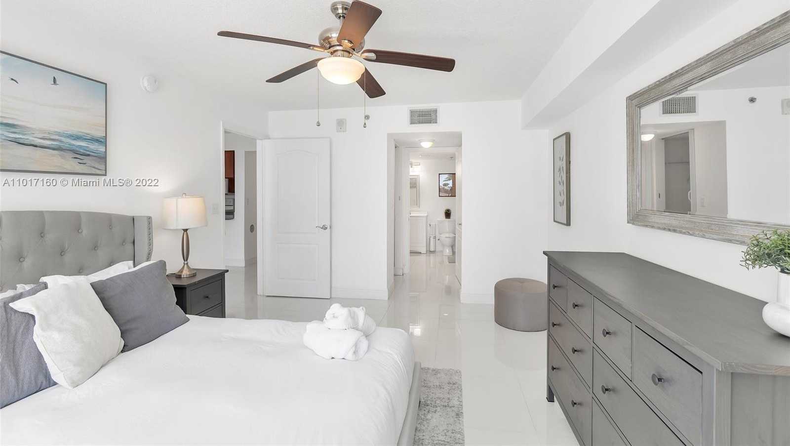 Small Image of 1200 BRICKELL BAY DR #1521, Miami Number 7