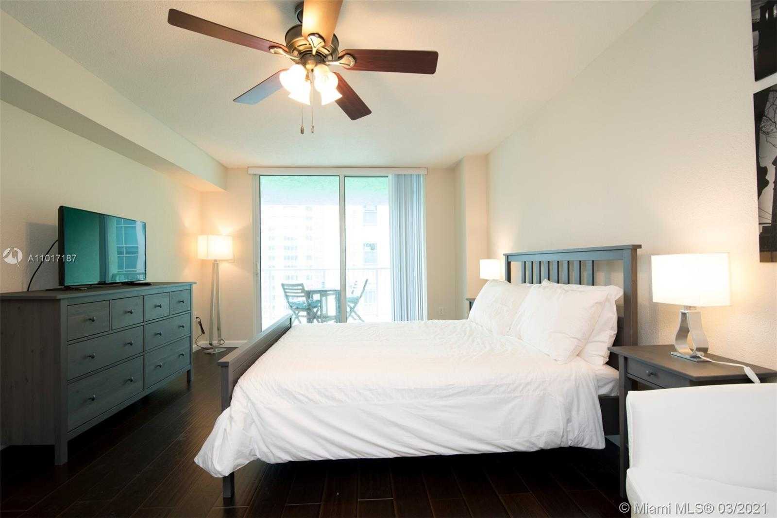 Small Image of 1200 BRICKELL BAY DR #4018, Miami Number 3