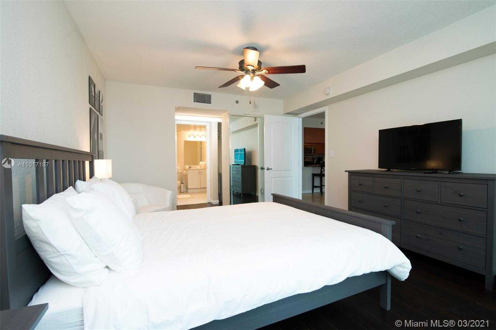 Small Image of 1200 BRICKELL BAY DR #4018, Miami Number 5