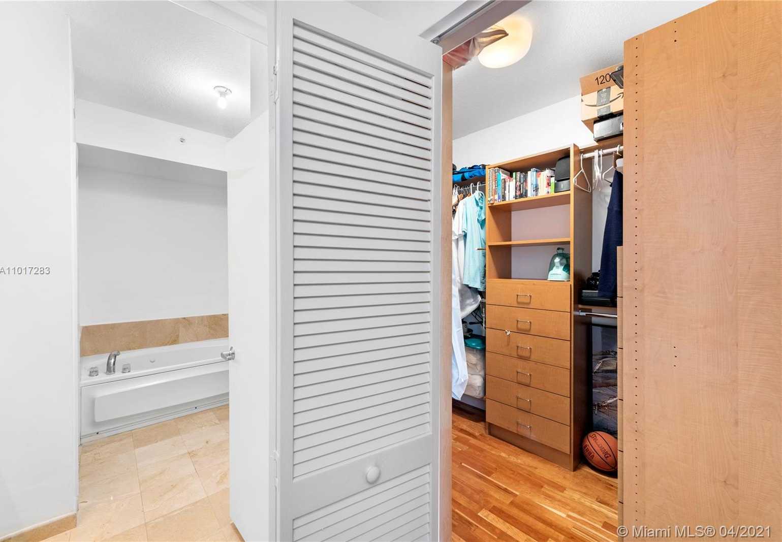 Small Image of 1 CENTURY LN #209, Miami Beach Number 17