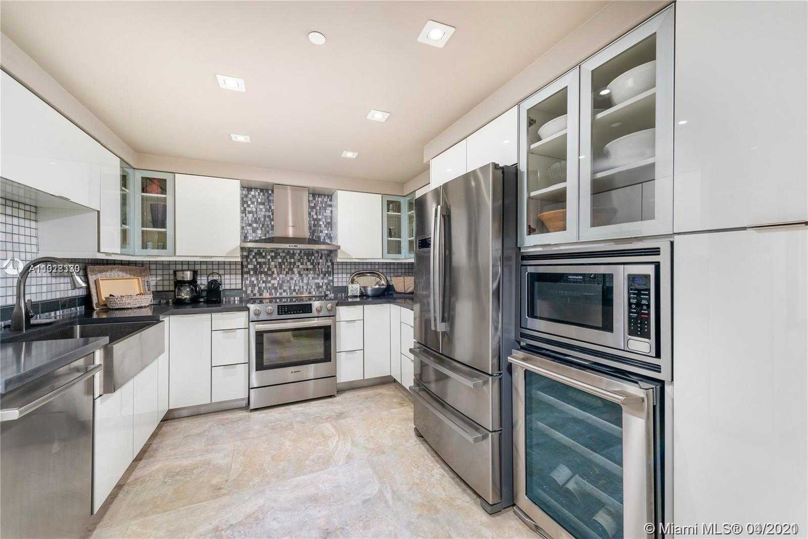 Small Image of 5225 COLLINS AVE #1221, Miami Beach Number 3