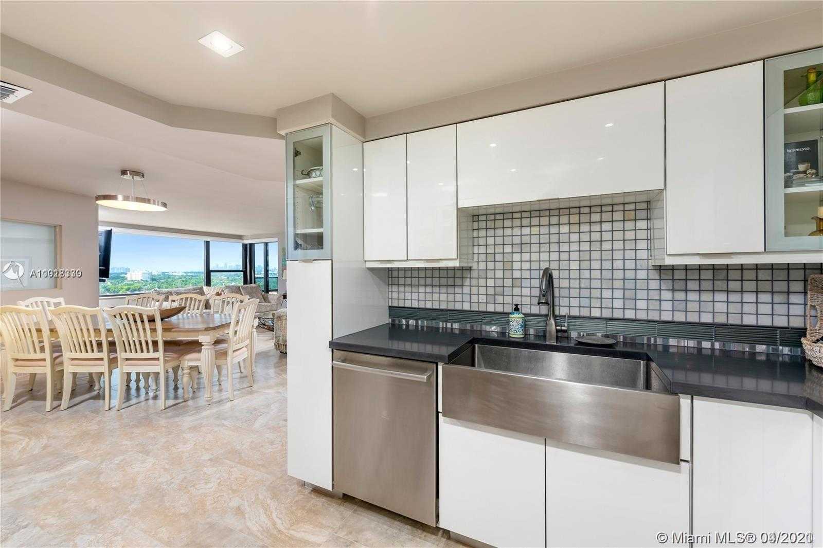 Small Image of 5225 COLLINS AVE #1221, Miami Beach Number 4