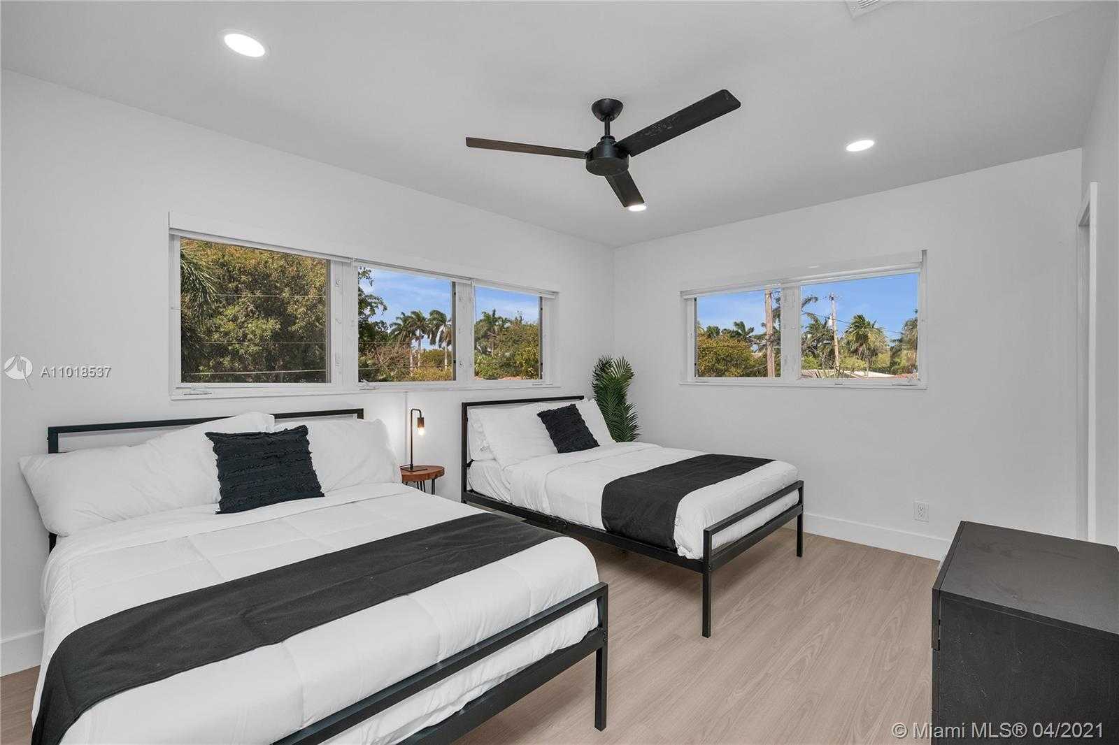 Small Image of 911 NORTH NORTHLAKE DR, Hollywood Number 19