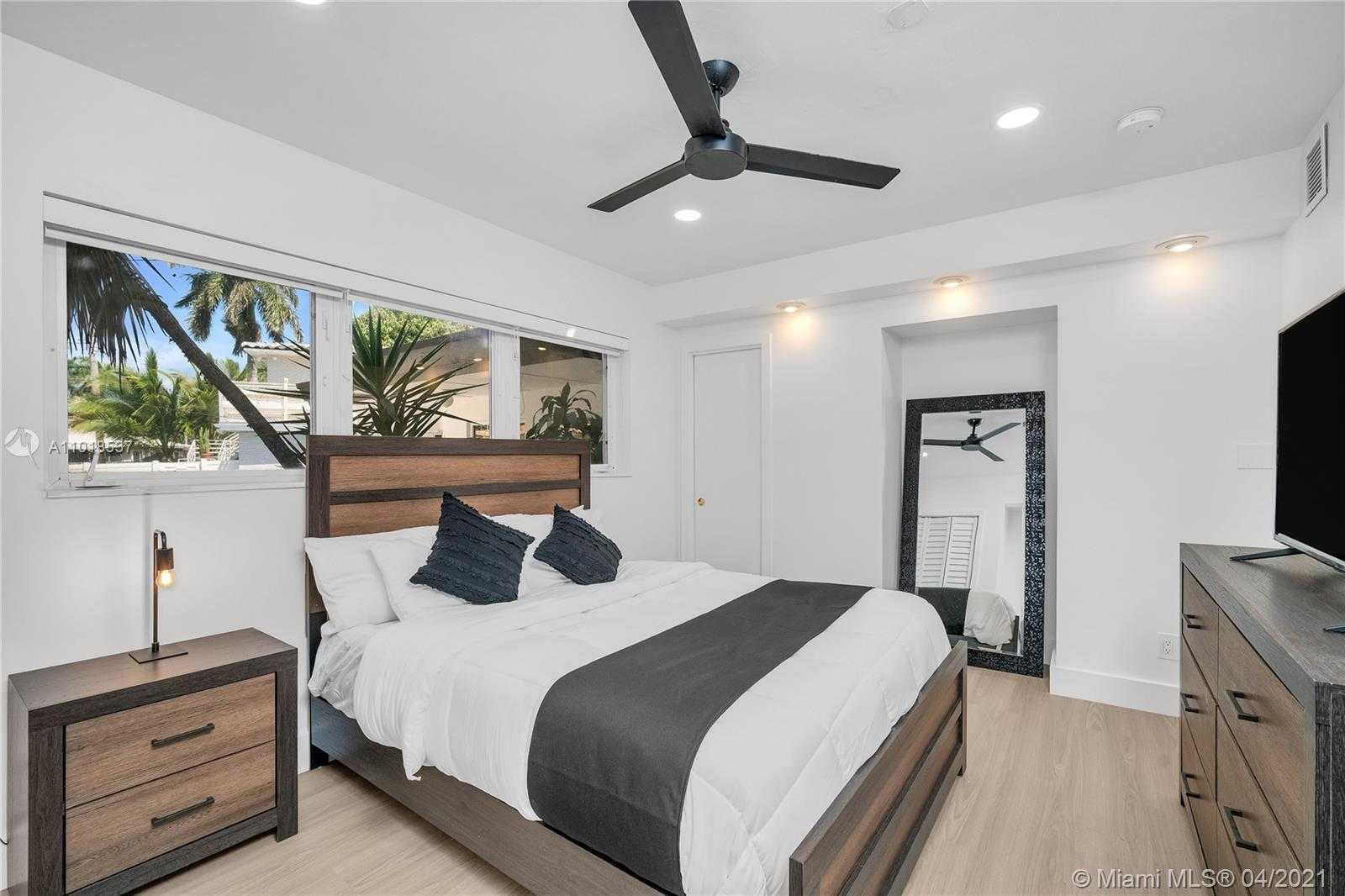 Small Image of 911 NORTH NORTHLAKE DR, Hollywood Number 25
