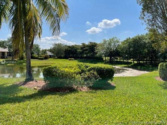 Small Image of 2504 BAY ISLE DR, Weston Number 5