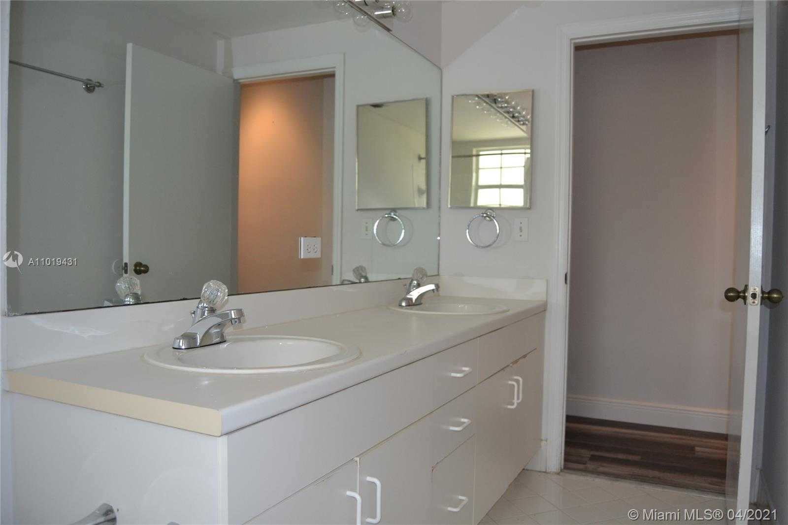 Small Image of 1947 MADEIRA DR, Weston Number 15