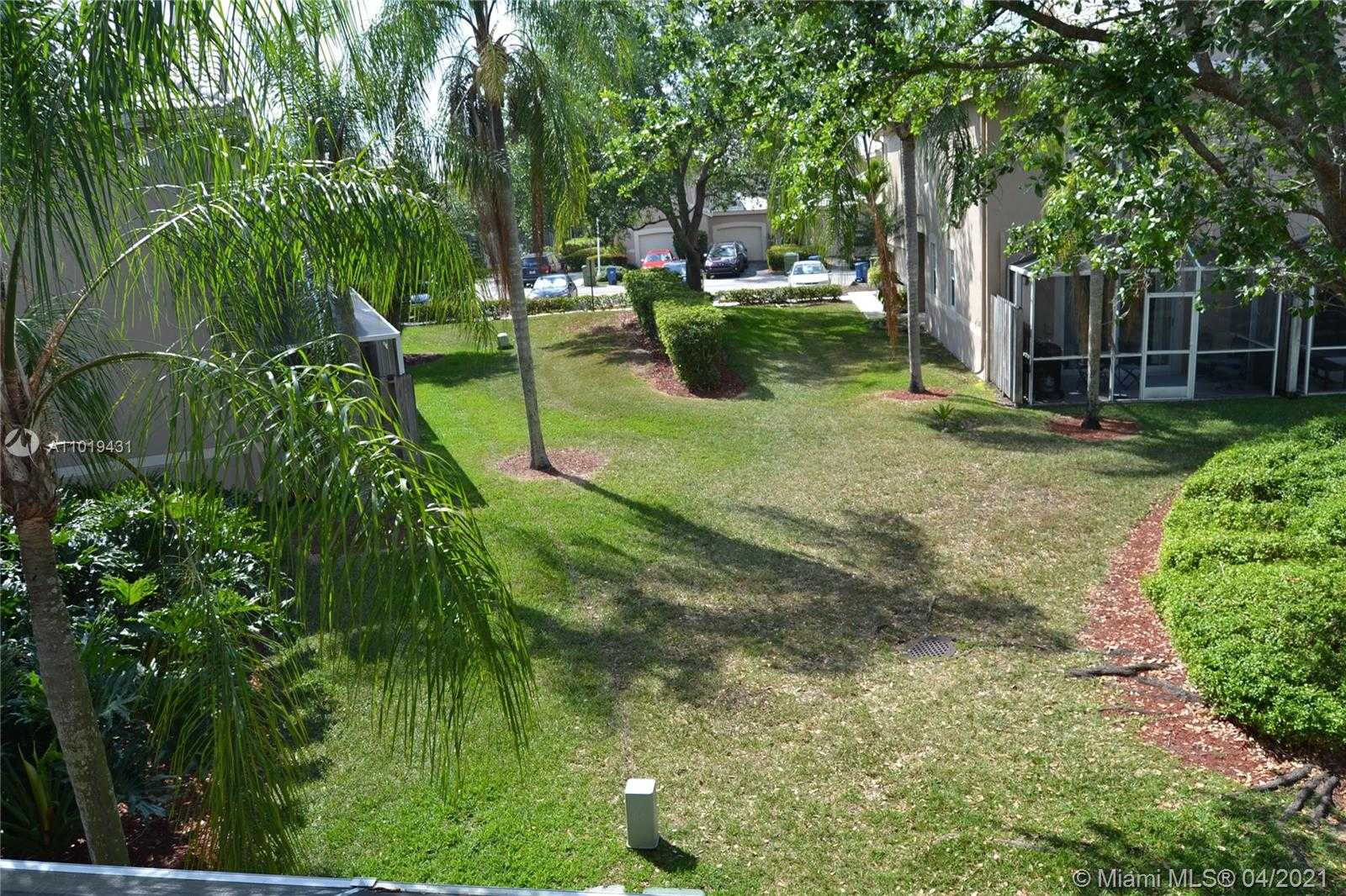 Small Image of 1947 MADEIRA DR, Weston Number 2