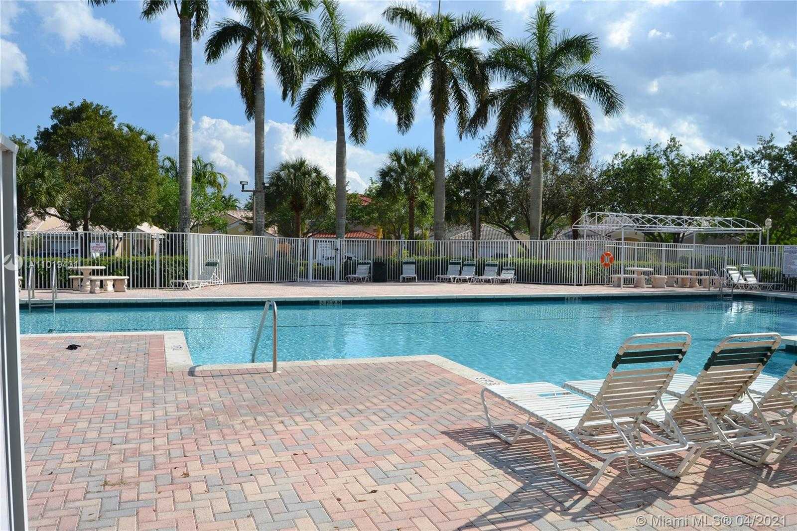 Small Image of 1947 MADEIRA DR, Weston Number 4