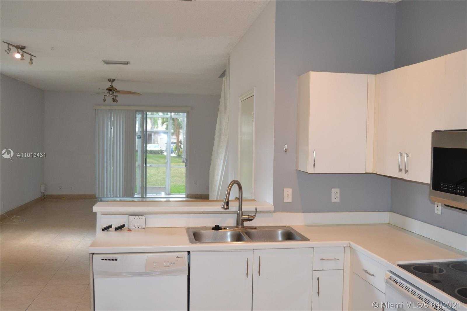 Small Image of 1947 MADEIRA DR, Weston Number 6