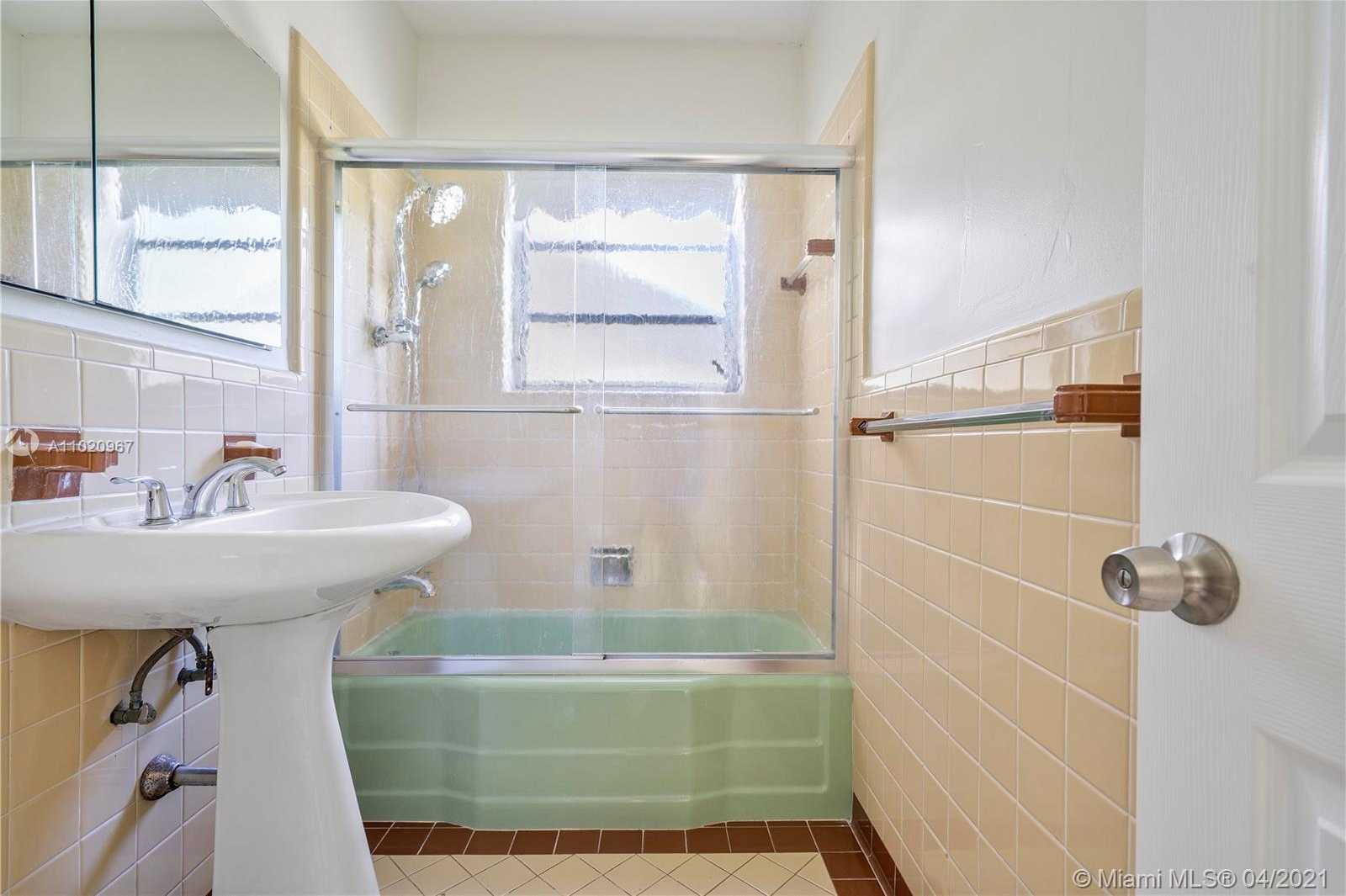 Small Image of 1175 NORTH EAST 165TH ST, North Miami Beach Number 15