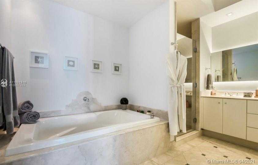 Small Image of 100 SOUTH POINTE DR #1810, Miami Beach Number 14