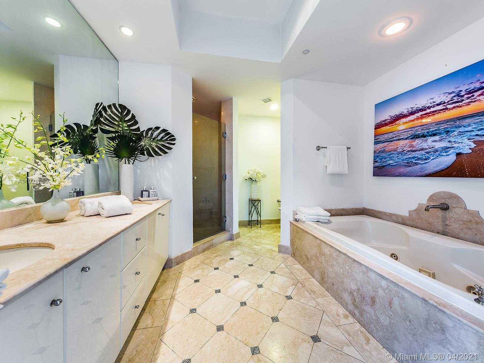 Small Image of 100 SOUTH POINTE DR #2208, Miami Beach Number 20
